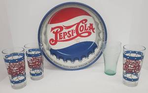 lot 415 image: Vintage Collectible Pepsi Tray & Drinkware