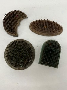 lot 386 image: 4 Vintage Metal Flower Frogs