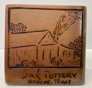 lot 425 image: BUCK POTTERY Souvenir Tile  Trivot Bruene, TX 2000