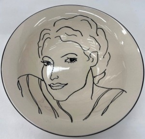 lot 431 image: Handcrafter Francesca Lady Picture Pottery Bowl #6153