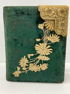 lot 450 image: Antique Victorian 1800s Velvet & Celluloid Floral Applique Design Photo Album