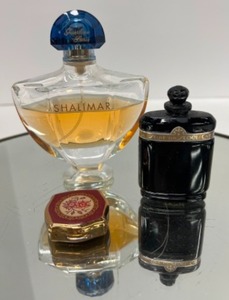 lot 463 image: Lot of Perfume & Vanity Items Shalimar, Caron Nuit De Noel & a Stratton Pill Case
