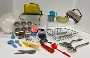lot 350 image: Vintage Retro Kitchen Treasures