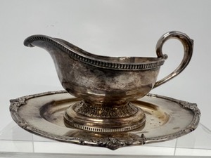 lot 362 image: Silver Plate Roger Bros MARQUIS Gravy Boat