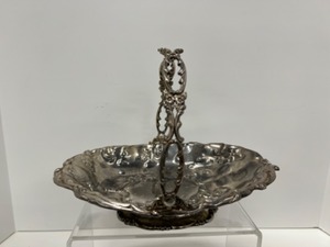 lot 363 image: Vintage MERIDEN Silver Plate Repousse Monogrammed Bridal Basket