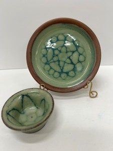 lot 372 image: Matching Artisan Pottery Bowl and Plate