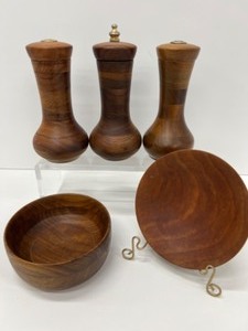 lot 374 image: Mid Century Salt and Pepper Shakers  Wood Bowls