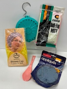 lot 375 image: Vintage Retro Bathroom Goodies