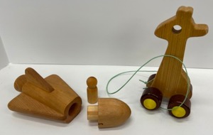lot 378 image: Vintage Woodnotes Childrens Toys