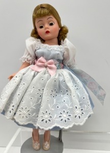 lot 380 image: Vintage Madame Alexander The Sound of Music Liesl Dol