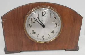 lot 488 image: Vintage 1930s Art Deco SESSIONS Wood Mantel Clock