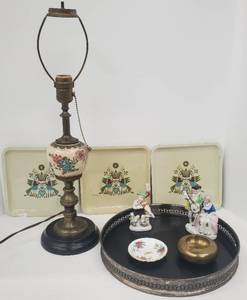 lot 492 image: Vintage Lamp with Decorative Trays & Collectibles