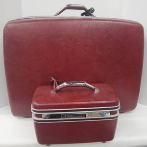 lot 496 image: Vintage Samsonite Sentry Maroon Suitcase & Train Case