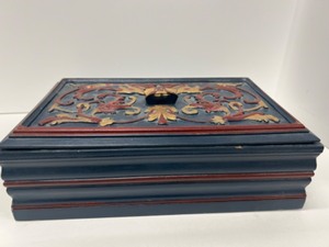 lot 523 image: Vintage Carved & Painted Wooden Covered Box with Top Handle