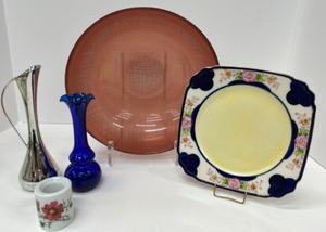 lot 529 image: Vintage lot of Home Decorating Items including Vases, a glass Bowl and a Serving Plate
