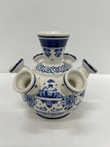 lot 531 image: Vintage DELFT Holland Flower Frog Vase Blue & White