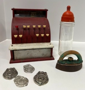 lot 534 image: Vintage 40s Childrens Toys including Cash Register, &nbspIron, Baby Bottle & Private Eye Badges