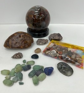 lot 539 image: Lot of Polished Interesting Rocks and Agates - Most Polished