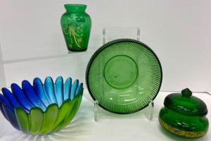 lot 541 image: Collection of Green Glass and Multi-Colored Bowl & Vase is Gold Etched