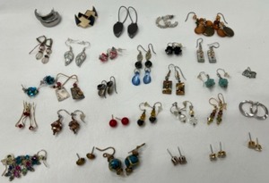 lot 550 image: Lot of Ladies Pierced Ear Earrings including Sterling, Glass , Crystal, and Studio Art