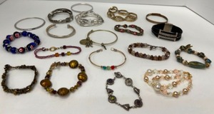 lot 555 image: Large Lot of Ladies Bracelets Jewelry Silver, Crystal, Pearls , Studio Glass