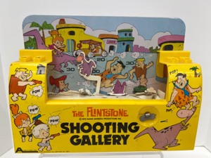lot 514 image: Vintage 70s FLINSTONES Shooting Gallery Metal Tin Litho Toy