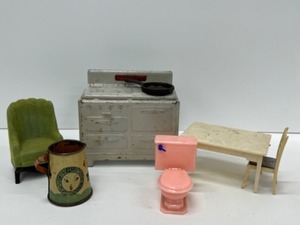 lot 383 image: Vintage Doll Furniture including Metal Stove and Renwal