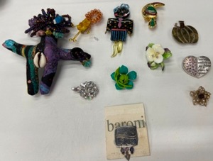 lot 558 image: Vintage Jewelry Pins  Brooches Hancrafted, Sterling, Porcelain, Beaded Enameled Metal & More