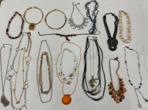 lot 560 image: Lot of Jewelry NECKLACES Beaded, Jeweled, Crystals, Shells, Chockers, Runway Pieces  More