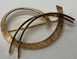 lot 573 image: Vintage Classic 12K Gold Filled Van Dell Brooch Pin