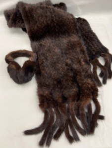 lot 638 image: Vintage II Fait Froid Mink Scarf wFur Tassels