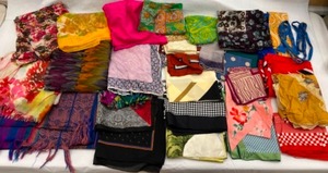 lot 642 image: Vintage Lot of Ladies Scarves & Shawls made of Silk, Wool, Cashmere Blend, Acrylic & Polyester