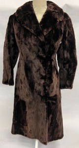 lot 647 image: Vintage Ladies Deep Brown Sheared Beaver Fur Coat
