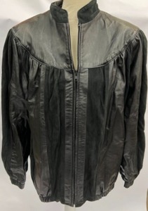 lot 653 image: Vintage 1980s Bettina Ladies Leather and Suede Jacket