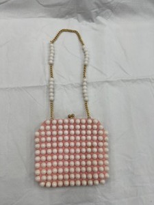 lot 664 image: Vintage 70s Mod Style BUBBLE Bag Purse Pink & White