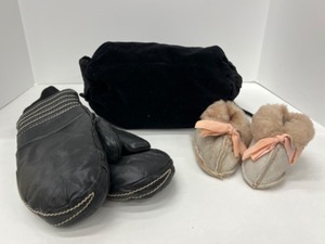 lot 670 image: Mitts , Muff & Slippers
