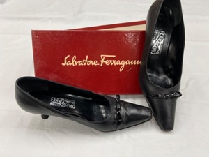 lot 688 image: Salvatore Ferragamo Fait Black Leather Pumps wBows