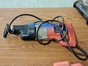 lot 911 image: Milwaukee Sawzall Heavy Duty Reciprocating Saw 6509