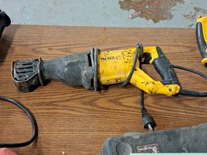 lot 909 image: DeWalt Variable Speed Reciprocating Saw DWE305