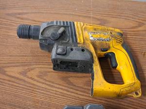 lot 908 image: DeWalt Cordless Hammer Drill