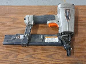 lot 907 image: Paslode 16-GA 34-2 Air Utility Stapler S200-S16