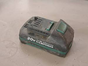 lot 918 image: Menard MasterForce 20V 40Wh 2.0Ah Lithium-Ion FlexPower Battery 252-8031