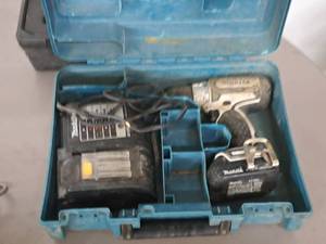 lot 904 image: Makita 12 18V Drill with Battery, Charger, Case