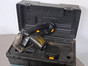 lot 902 image: Panasonic 12V Metal Cutter EY3502 with (2) Batteries, Charger, Case
