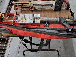 lot 884 image: Albion Dispensing Solutions Cordless Power CaulkAdhesive Gun with Soft Side Carry Bag