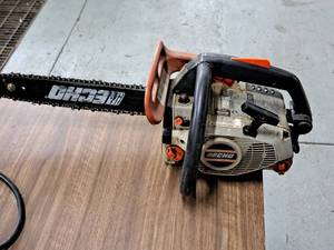 lot 891 image: Echo 16 Gas Chainsaw CS300