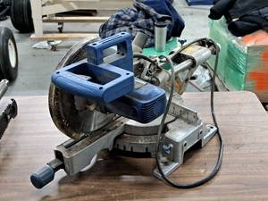lot 892 image: Wen 10 Sliding Compound Miter Saw 70711