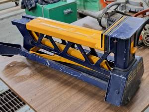 lot 889 image: Rockwell 600-lbs 1-Ton Folding Clamp RK9000