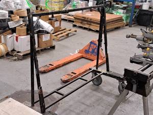 lot 882 image: Rolling Rack