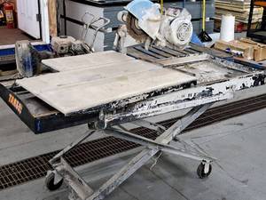 lot 880 image: 90-degree Blade Tile Saw with Rolling Work Table